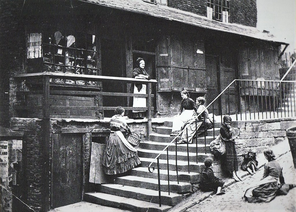 This image has an empty alt attribute; its file name is 001-3.jpg