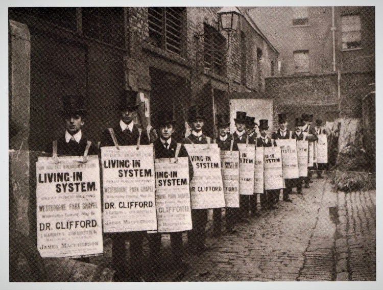 This image has an empty alt attribute; its file name is 006.jpg