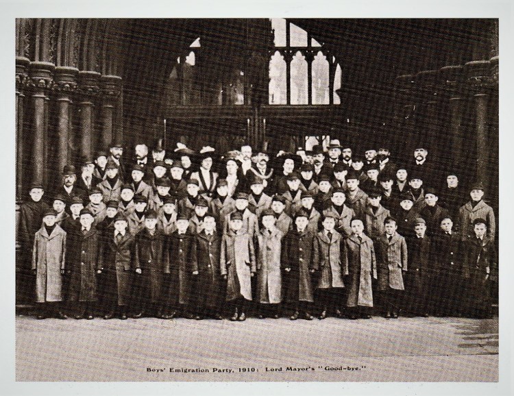 This image has an empty alt attribute; its file name is 010.jpg