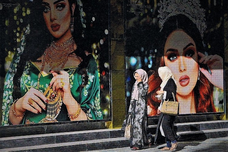 This image has an empty alt attribute; its file name is 004-5.jpg